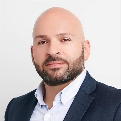 Georges Chahwan drives organic search growth and brand authority across Arabic, French & English markets. Strategy built on data and culture.